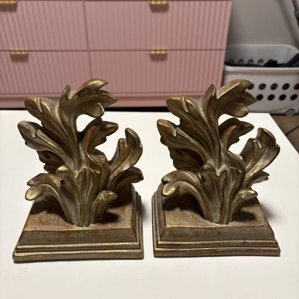 Vintage Resin Ornate Italianate Wall Brackets Shelves Pair Bookends 5.25x3.75x7